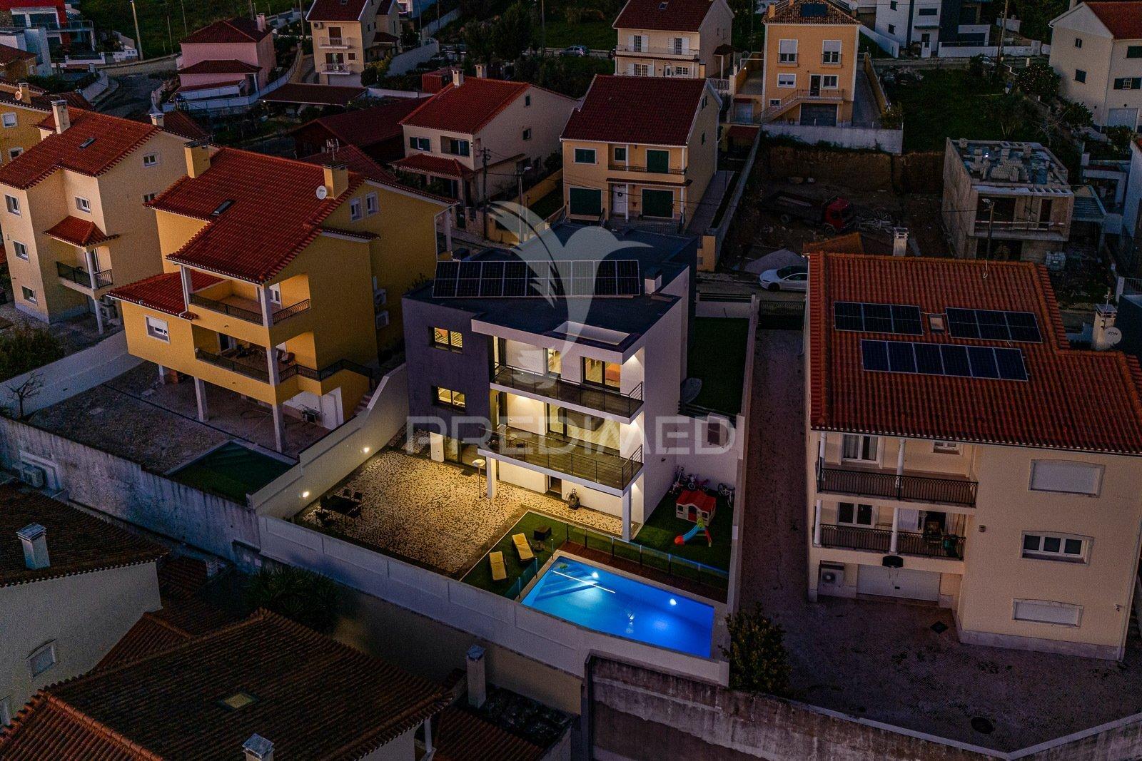 Moradia t5 moderna com piscina – são joão dos montes