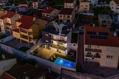 Moradia t5 moderna com piscina – são joão dos montes