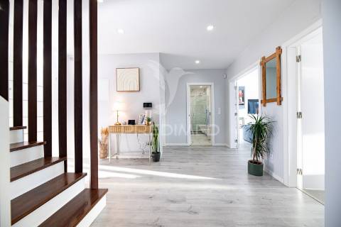 Moradia t5 moderna com piscina – são joão dos montes