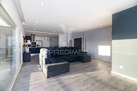 Moradia t5 moderna com piscina – são joão dos montes