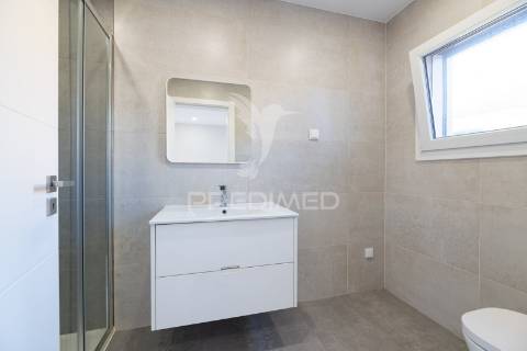 Moradia t5 moderna com piscina – são joão dos montes