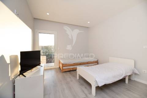 Moradia t5 moderna com piscina – são joão dos montes