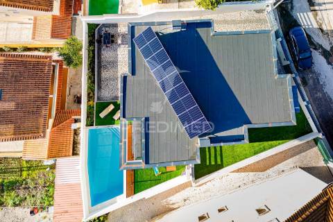 Moradia t5 moderna com piscina – são joão dos montes