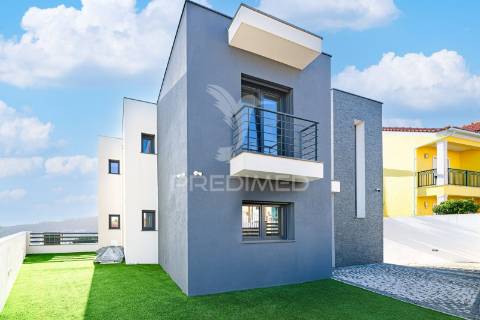 Moradia t5 moderna com piscina – são joão dos montes