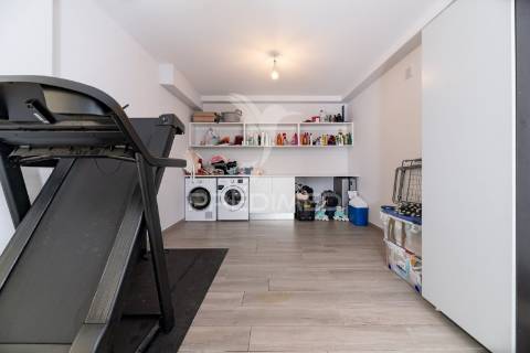 Moradia t5 moderna com piscina – são joão dos montes