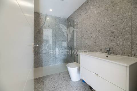 Moradia t5 moderna com piscina – são joão dos montes