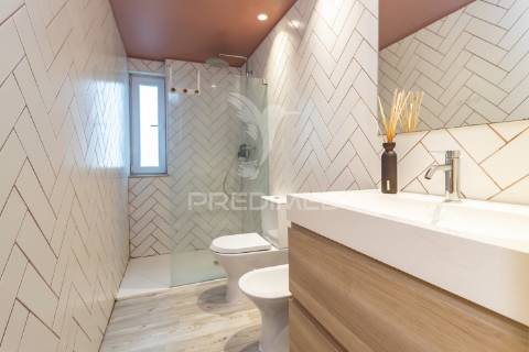 Moradia bi-familiar t4 + t2 - remodelada