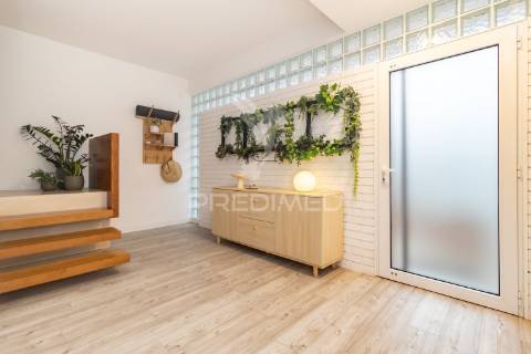 Moradia bi-familiar t4 + t2 - remodelada