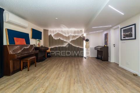 Moradia bi-familiar t4 + t2 - remodelada