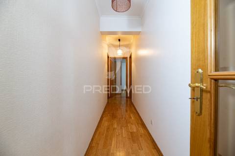 Apartamento t2 com parqueamento e arrecadação - vialonga