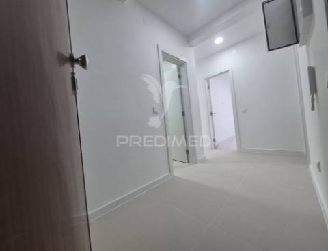 T2 remodelado com elevador em laranjeiro