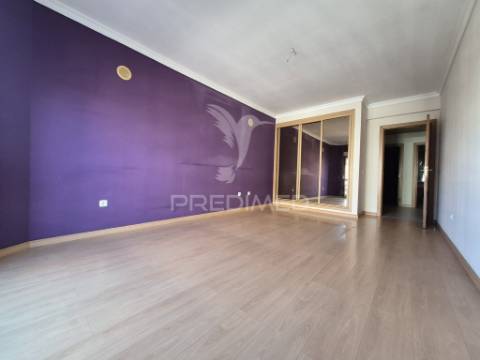 Apartamento t3 com garagem e sótão - pinhal novo