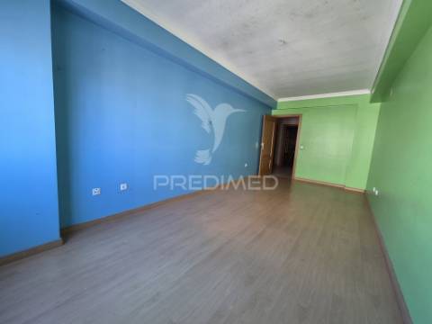 Apartamento t3 com garagem e sótão - pinhal novo