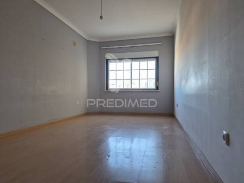 Apartamento t3 com garagem e sótão - pinhal novo