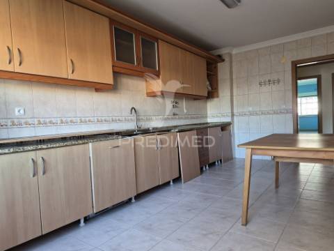 Apartamento t3 com garagem e sótão - pinhal novo