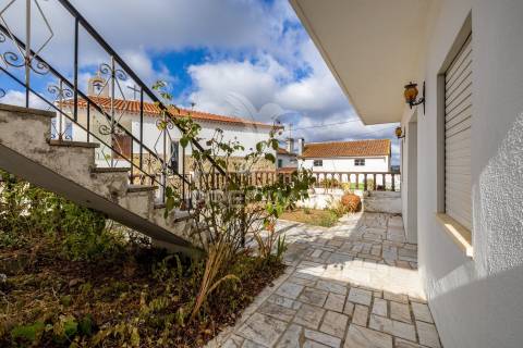 Moradia bi-familiar t5 à venda | aljubarrota – alcobaça