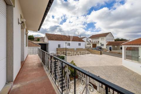Moradia bi-familiar t5 à venda | aljubarrota – alcobaça