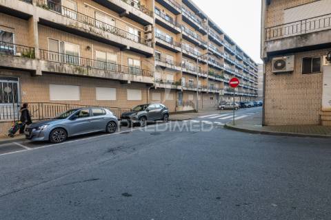 Apartamento t3 para venda na rua dos congregados.