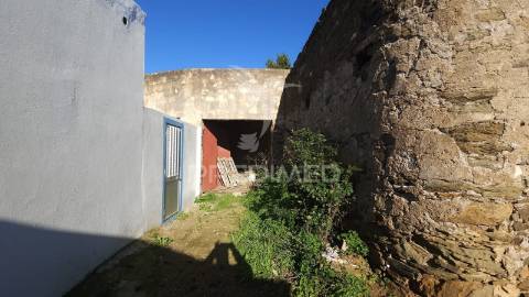 Moradia no centro da aldeia de são marcos da serra, algarve