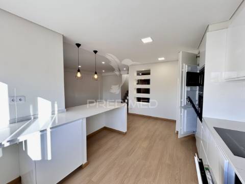Duplex t4 a estrear com terraço em queluz de baixo, oeiras