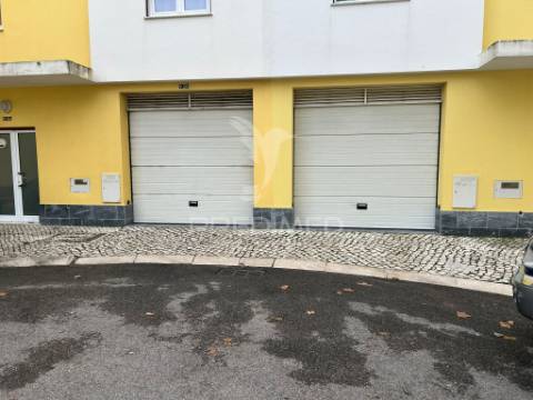 Apartamento t3 com parqueamento em bucelas