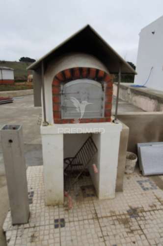 Moradia térrea t3 com piscina exterior