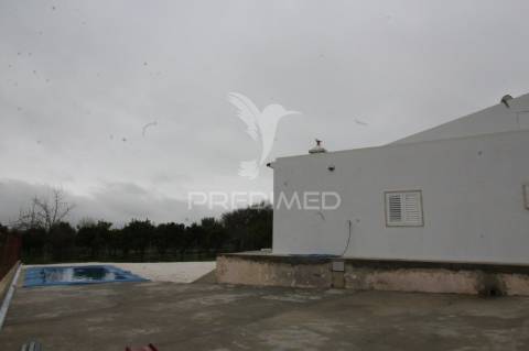 Moradia térrea t3 com piscina exterior