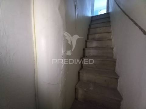 Prédio em alcantara - lisboa