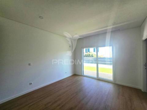 Moradia isolada térreat4, c/piscina e garagem, em azeitão