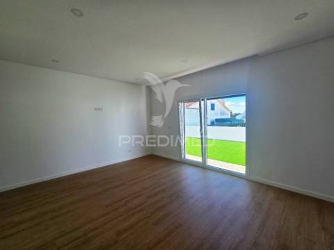 Moradia isolada térreat4, c/piscina e garagem, em azeitão