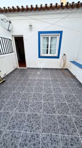 Moradia t4 de r/c e 1.º andar