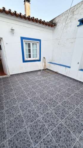 Moradia t4 de r/c e 1.º andar