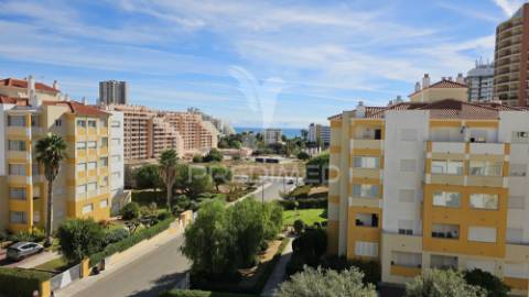 Apartamento t4 em condomínio fechado com piscina e garagem box praia da rocha