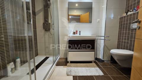 Apartamento t4 em condomínio fechado com piscina e garagem box praia da rocha