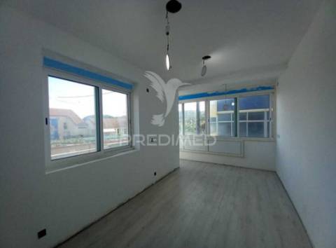 Apartamento t4 no laranjeiro, almada