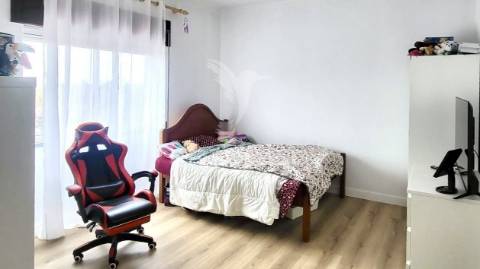 Moradia t3 + 2 com ampla área externa