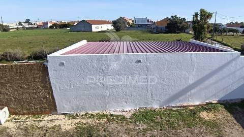 Moradia t3 + 2 com ampla área externa