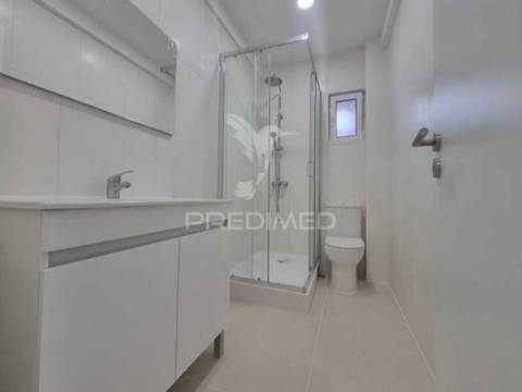 Apartamento t2 no laranjeiro, almada