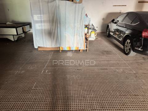 Lugar de estacionamento coberto com 20 m² – acesso fácil
