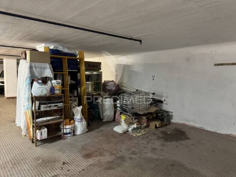 Lugar de estacionamento coberto com 20 m² – acesso fácil