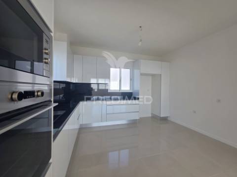 Moradia t3 em santa cruz