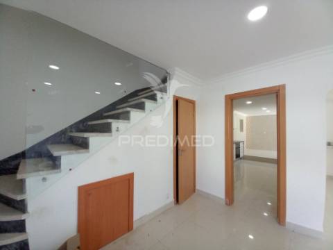 Moradia t3+3 em madorna, cascais