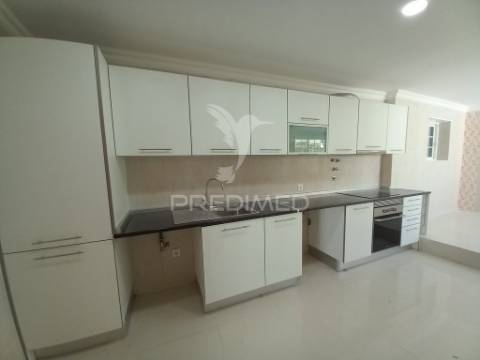 Moradia t3+3 em madorna, cascais