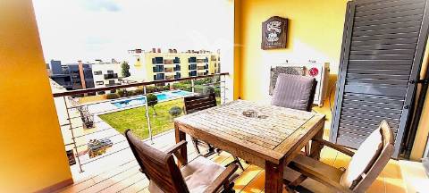 Vilamoura -apartamento com piscina e 2 lugares de estacionamento