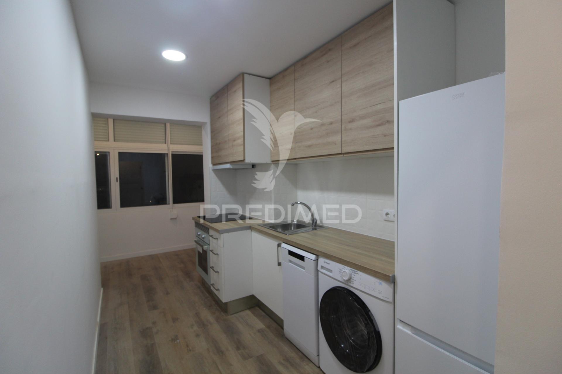 T1 remodelado junto à igreja da bx. da banheira