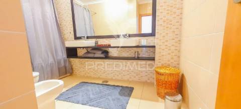 Apartamento t2 duplex com garagem para 2 carros , francesinhas