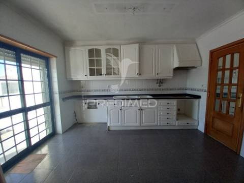Moradia t4+1 com vista mar em ribamar