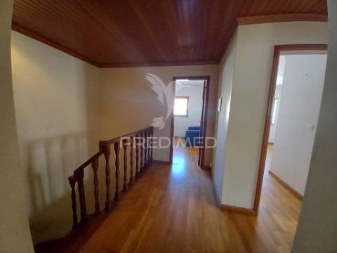 Moradia t4+1 com vista mar em ribamar