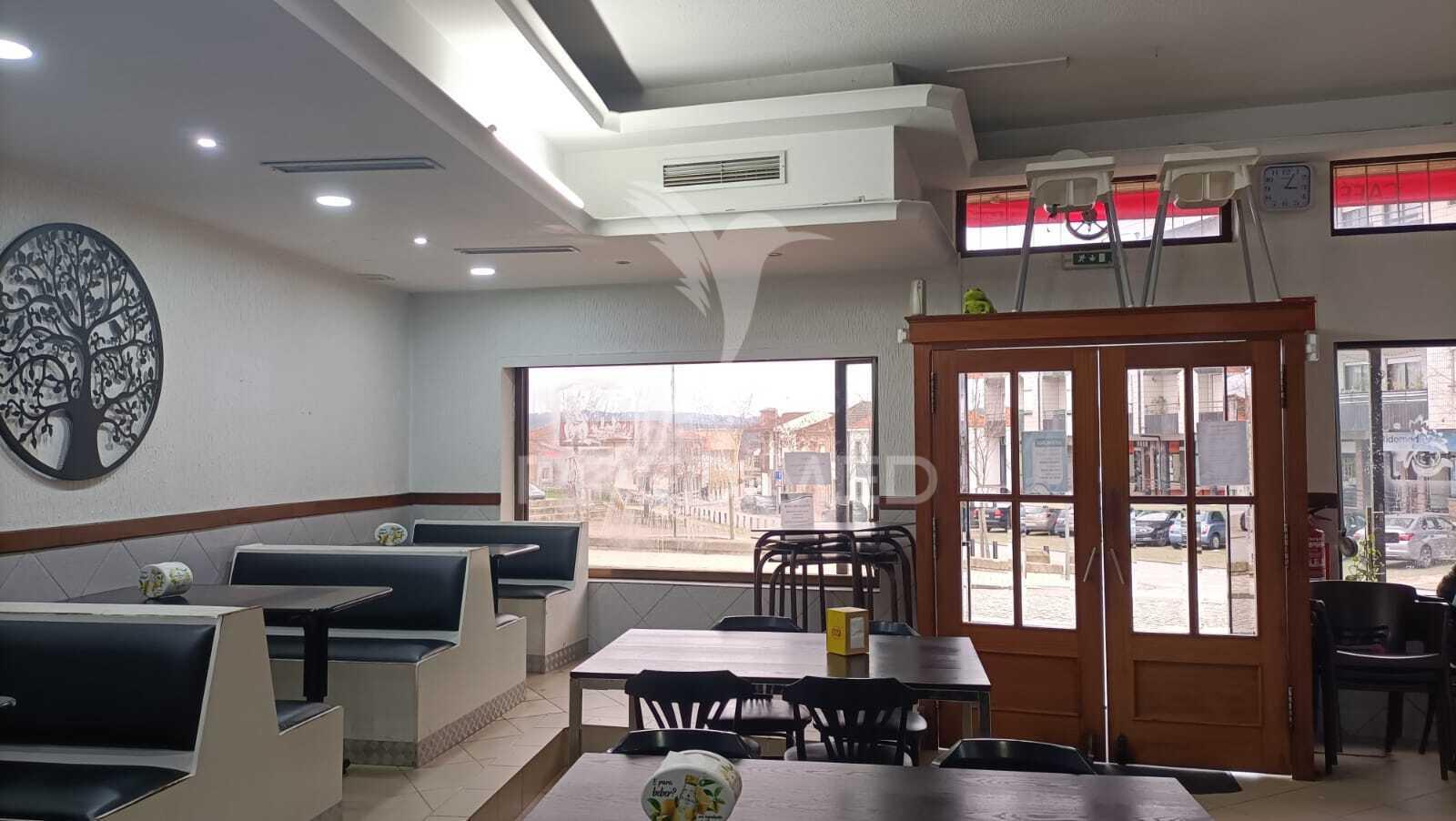 Cafetaria para trespasse no centro de s. mamede do coronado
