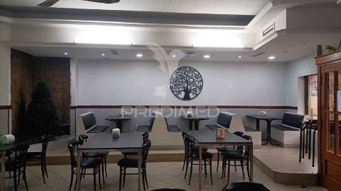 Cafetaria para trespasse no centro de s. mamede do coronado